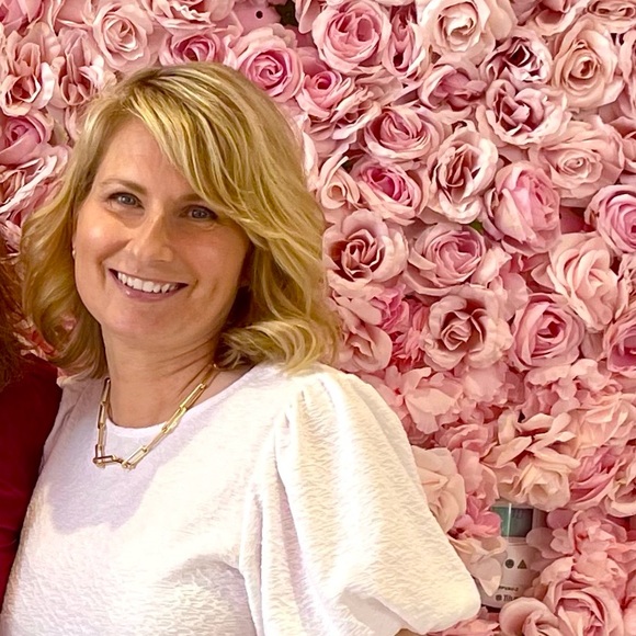 Meet your Posher, Lynne - Picture 1 of 1